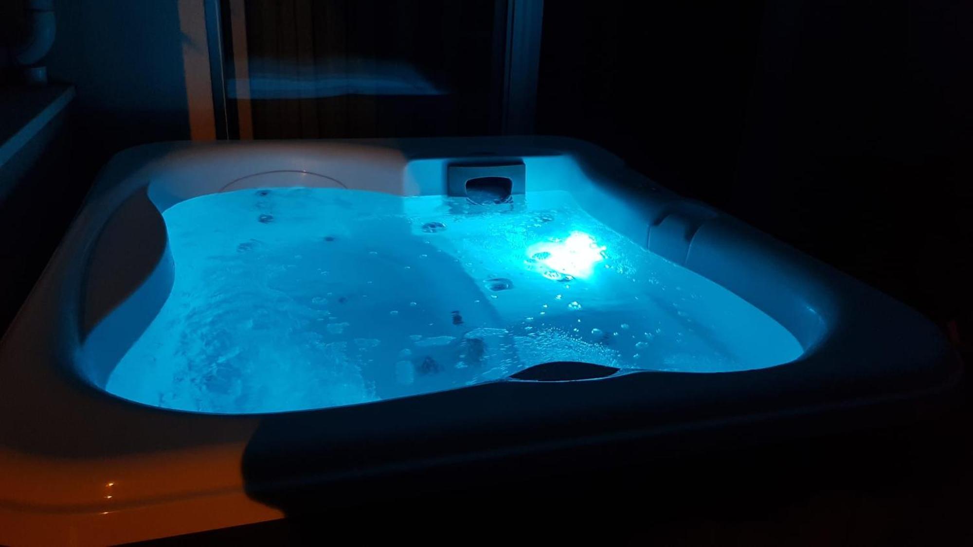 Salvia Apartment With Private Jacuzzi Split Exterior photo